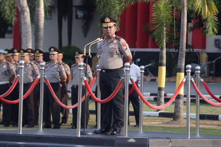 Kapolda Kepri Pimpin Upacara Bulanan