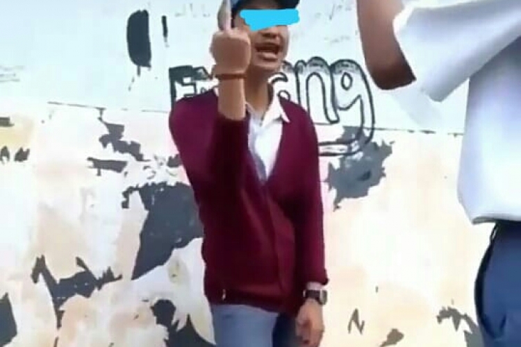 Cuplikan Video Pelajar yang Tengah Viral