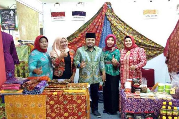 Pemkot Bengkulu melalui Dinas Koperasi dan UKM Kota Bengkulu turut berpatisipasi dalam BITTEC ( Bandung Invesment, Tourism, Trade &amp; Export Commodity) EXPO 2016 di BTC FASHION Mall Bandung, Jawa Barat