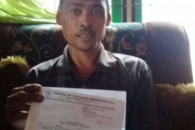 Nurlian Efendi yang merasa dirugikan atas putusan yang diberikan panitia pilkades