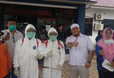 DPRD dan Dinkes Kota Bengkulu Semprot Disinfektan Sejumlah Kantor