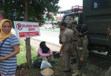 Satpol PP Gelar Sosialisasi dan Penertiban di Tiga Lokasi