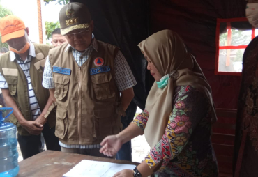 Terima Bantuan APD Direktur RSUD Tais Apresiasi Ketanggapan Gubernur Rohidin