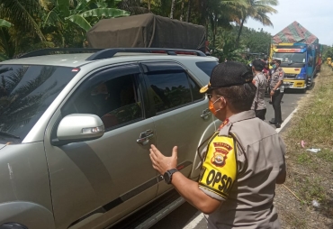Dampingi Kunker Gubernur Kapolda Berikan Arahan Kepada Pengendara