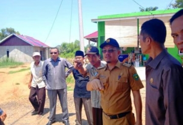 Plt Kepala DPUPR dan Dewan Kota Pantau Pengerjaan Jalan dan Drainase