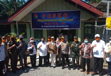 Tinjau Posko Perbatasan Muko muko-Sumbar Gubernur Rohidin Minta Kesehatan dan Logistik Petugas Diperhatikan