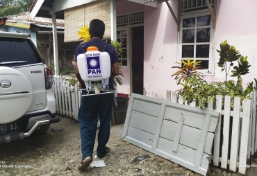 PAN Kota Bengkulu Semprot Disinfektan Kampung Bahari 