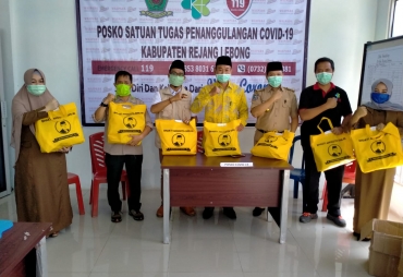 Anggota DPR RI M Saleh Bagikan Tiga Ratusan APD di Rejang Lebong