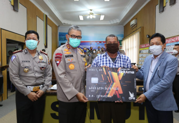 Kapolda Sumut Serahkan Bantuan Sosial Dari Presiden RI