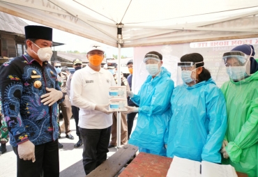Bantuan APD Gubernur Rohidin Dorong Semangat Petugas Perbatasan 