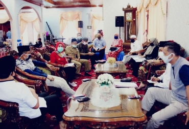 Bahas Pendistribusian Rasmie Wawali Gelar Rapat Bersama Camat