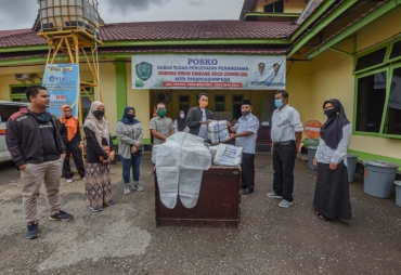 Hadapi Pandemi Covid-19 Alkamil Sidimpuan Berikan APD