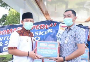 Wawali Salurkan Secara Simbolis Sembako Indomaret