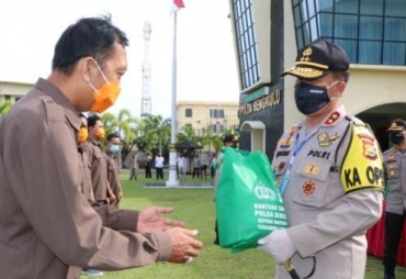 Kapolda Bagikan 500 Paket Sembako