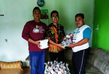 Ringankan Beban Masyarakat Terdampak Corona Putra Mas Bagikan Nasi Kotak