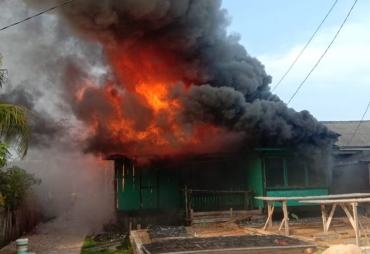 Rumah Panggung Desa Wiralaga Ludes Dilahap Api