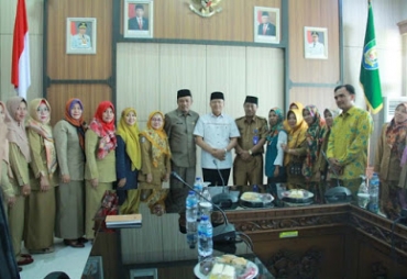 Gubernur dan Dikbud Dukung GTKHNK 35+ Diangkat PNS