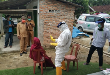 Antisipasi Corona Tiga Orang Santri Jalani Rapid Test