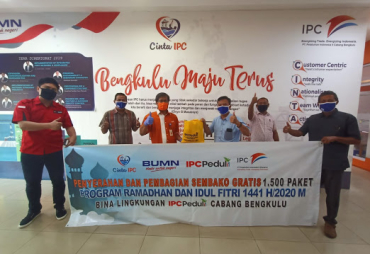 Ringankan Beban Masyarakat Pelindo II Salurkan Tiga Jenis Bantuan
