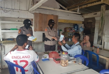Hari Bhayangkara Polres Lingga Bagikan Masker