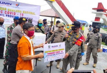 Sinergi Lawan Covid-19 Korwil Satgas BUMN Serahkan Bantuan Tanggap Bencana