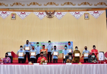 Salurkan Dana Desa Tercepat Bupati Musirawas Beri Penghargaan 25 Desa