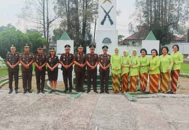HBA ke-60 Kejari Karo Ziarah ke Taman Makam Pahlawan