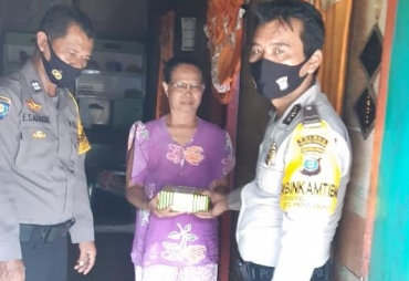 Polres Tapsel Bagikan Sembako Untuk Warga Terdampak Pandemi