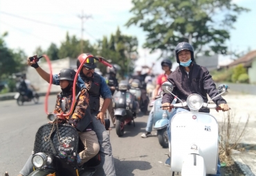 Touring Bareng Fikri Thobari Gandeng Komunitas Vespa