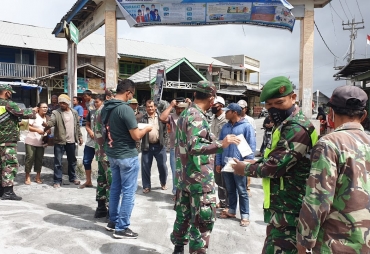 BPBD Karo Bagikan Masker dan Bersihkan Abu Vulkanik