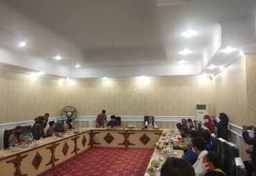 Rapat Bersama Irjen ESDM Gubernur Rohidin Pastikan Pembangkit Listrik Bengkulu Ramah Lingkungan