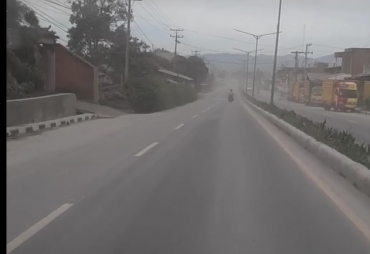 Sinabung Erupsi Kota Kabanjahe dan Berastagi Diselimuti Abu Vulkanik