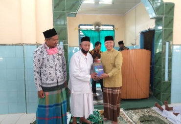 Kunjungi Desa Marga Sakti Gubernur Rohidin Isi Khutbah Jum'at dan Sosialisasi Pencegahan Covid-19