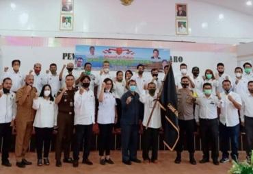 DPC KMDT Karo Dikukuhkan Ini Harapan Bupati Karo