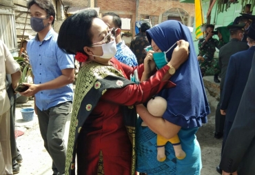 HUT RI ke-75 Forkopimda dan TP PKK Karo Turun Lakukan Gebrak Masker