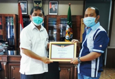 Apresiasi Penerapan Prokes Covid-19 PT Tirta Sibayakindo Bupati Karo Beri Penghargaan