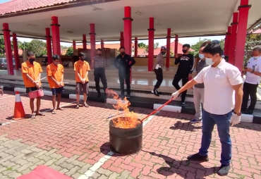 Polda Kepri Musnakan 1.366,62 Gram Ganja Kering