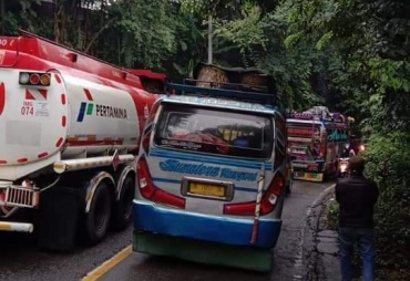 Jalan Lintas Medan-NAD Macet Distribusi BBM dan Bahan Pokok Terganggu