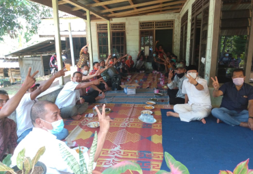 Terharu Dikunjungi Rohidin Masyarakat Tanah Tinggi Mantapkan Diri Nyatakan Dukungan