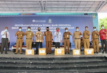Pjs Walikota Batam Syamsul Bahrum Terima Bantuan Masker Dari Bank Indonesia 