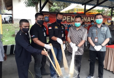 Polresta Barelang Musnahkan Sabu 4.357,8 Gram