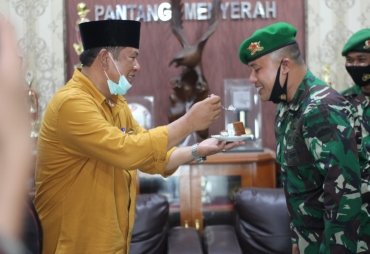 Perkuat Kemitraan Walikota Padangsidimpuan Kunjungan ke Markas Batalyon Infateri 123/RW