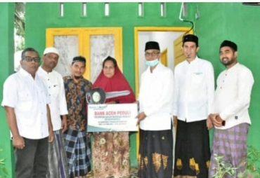 Bank Aceh Syariah Bireuen Serahkan Satu Unit Rumah Sehat Sederhana