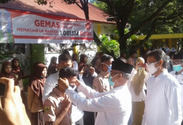Bupati Bireuen Pantau Gerakan Masker Sekolah