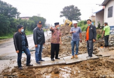 Bupati Karo Tinjau Proyek Atasi Banjir Jalan Nasional di Berastagi