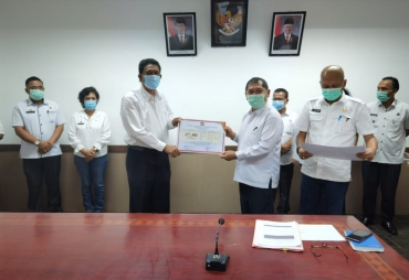 Bupati Karo Serahkan Sertifikat IKM OPD Pemkab