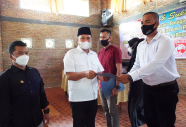 Bupati Batu Bara Serahkan Sertifikat kepada 97 Tenaga Pengaman PT INALUM