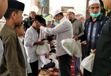 Anggota DPRK Fraksi PKS Bireuen Bagikan 100 Paket Sembako 