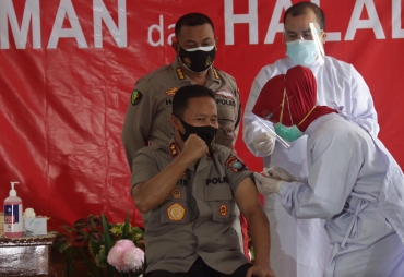 Gubernur dan Kapolda Kepri Ikuti Vaksinasi