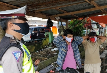 Polres BS Minta Tukang Ojek Sebagai Contoh Bemasker